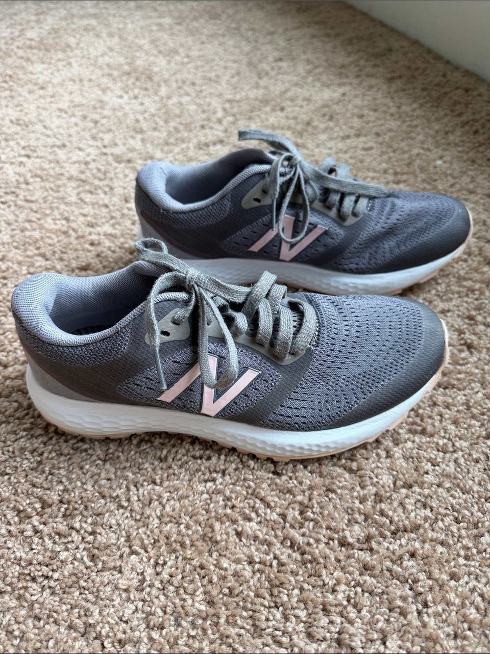 New Balance 250 Gray and Pink Women's Athletic Running Shoes Size 7